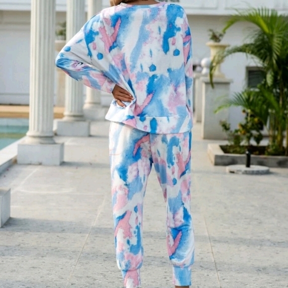 Tye die pull over and sweatpants set - Picture 2 of 6